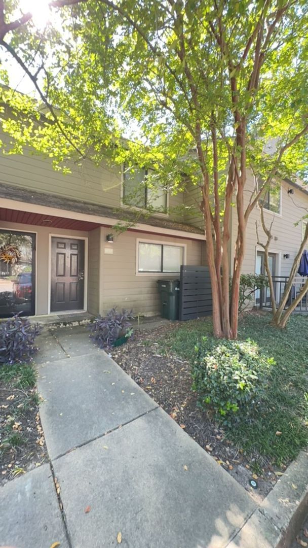 Primary Photo - Germantown 2 story Townhome! Private Fence...