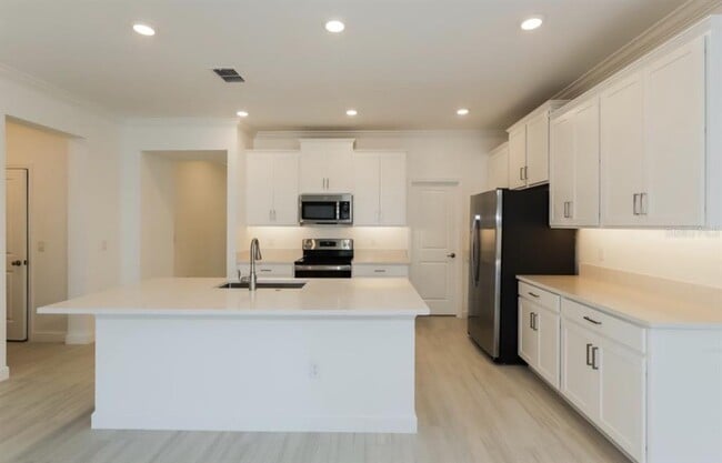 Building Photo - 1250 Spinnaker Dr