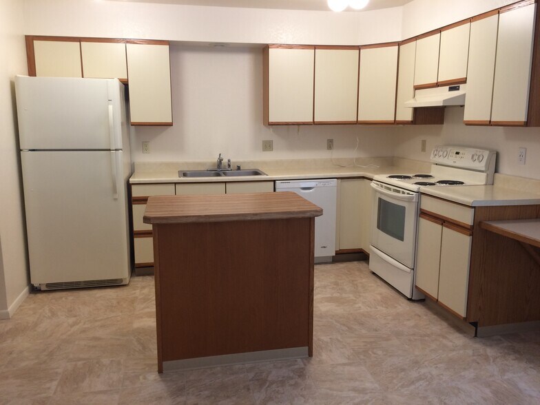 Building Photo - 700 W 47th Ave