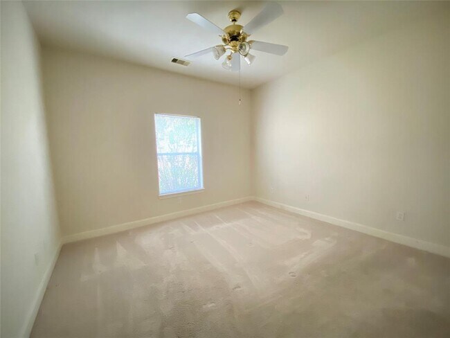 Building Photo - 10122 Meridian Lakes Dr