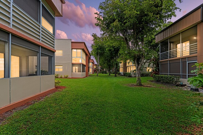 Building Photo - 407 Piedmont I