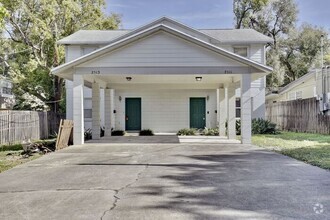 Building Photo - Cozy 2/2.5 Spacious Townhome with 2 Master...