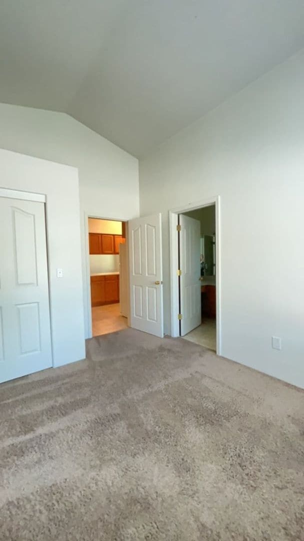 Building Photo - 3 Bedroom 2 Bath Downstairs Apartment