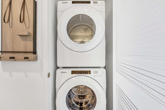 Building Photo - 601 NE 1st Ave