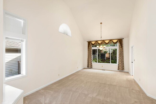 Building Photo - Updated Issaquah Home in Klahanie Neighborhood