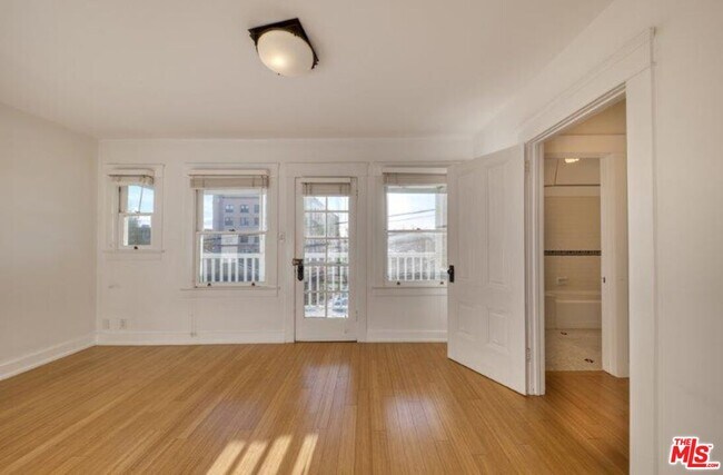 Building Photo - 3008 3rd St
