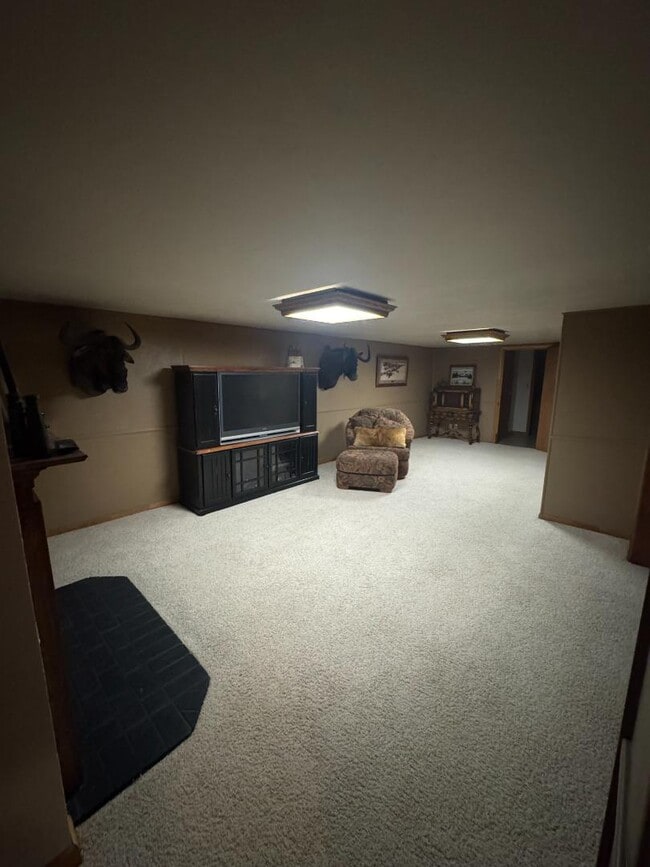 Building Photo - 822 Moose St