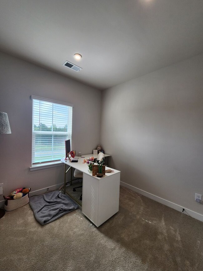 Building Photo - 3 Story Townhome near Concord Mills