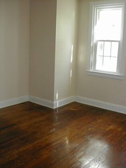 Building Photo - 4135 Roland Ave