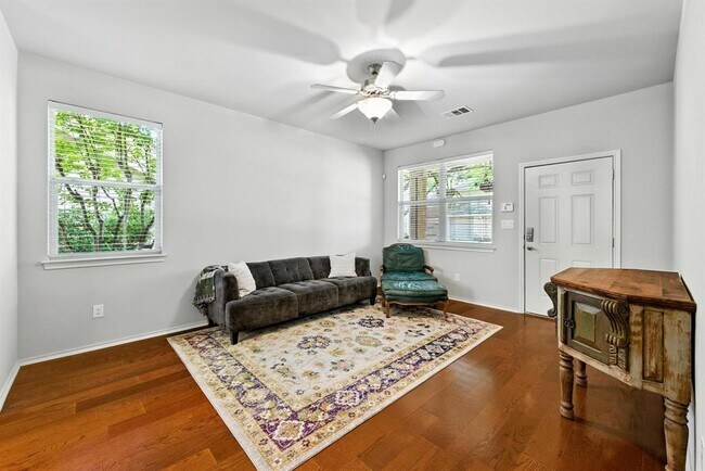 Building Photo - 512 Eberhart Ln