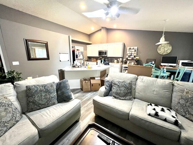 Building Photo - Remodeled 3-Bedroom Duplex Home in North G...