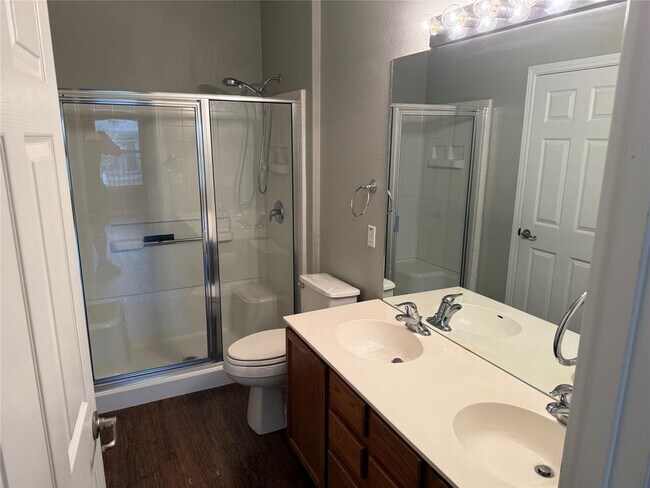 Building Photo - 330 Portsmouth Dr