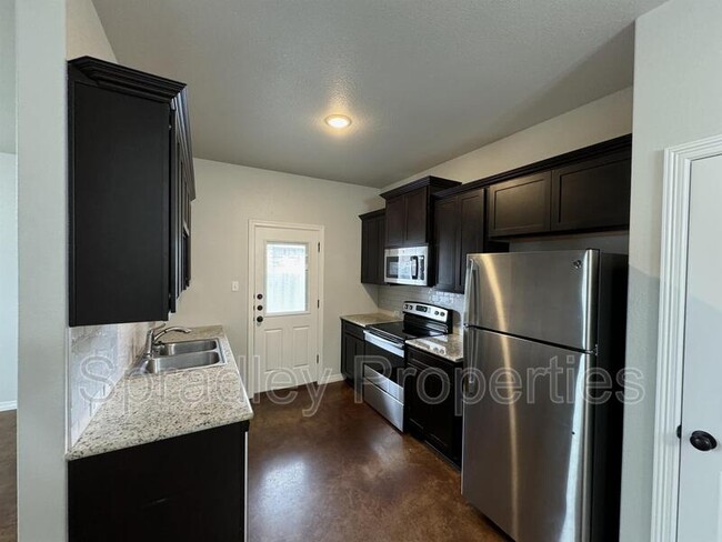 Building Photo - 204 Sparrow Cove