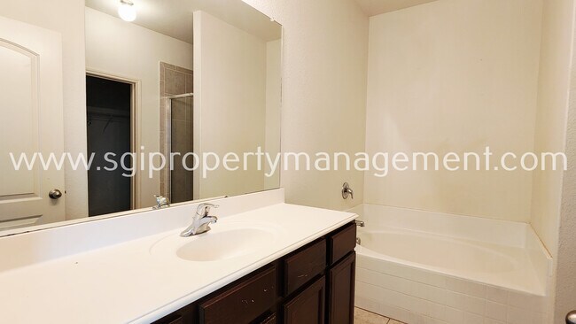 Building Photo - 333 Cedar Crk Dr