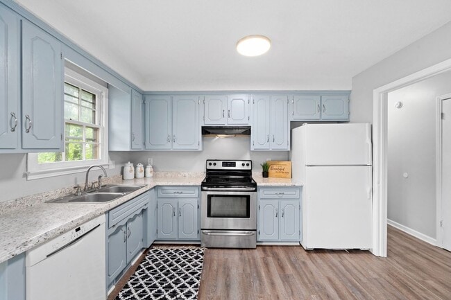 Building Photo - 607 Bay Ln