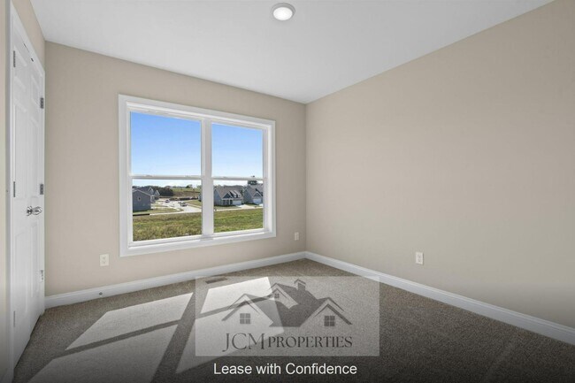 Building Photo - 104 Chickadee Trl