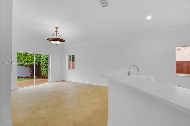 Building Photo - 5334 NW 111th Ct