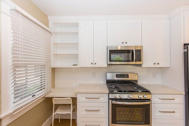 Building Photo - 306 N Shaffer St