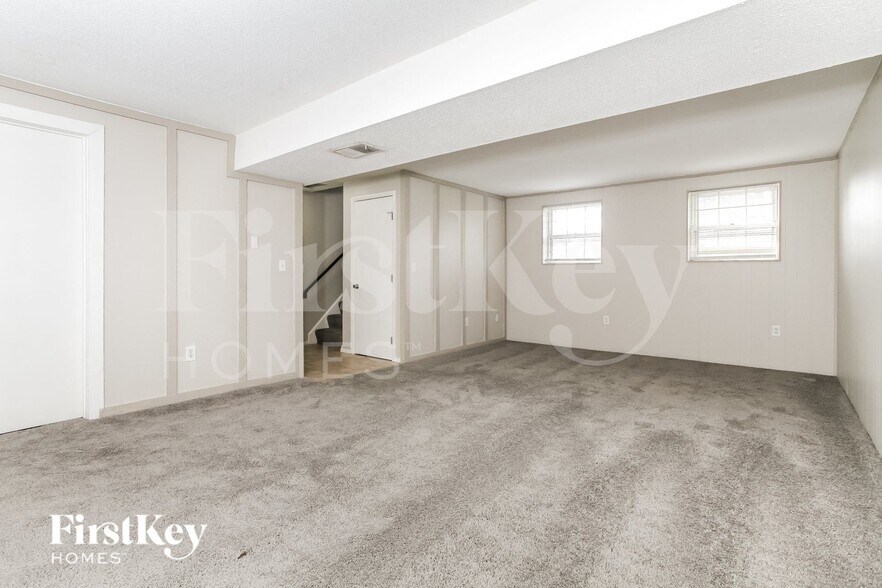 Building Photo - 811 Baker Ct