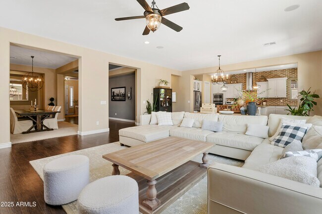 Building Photo - 5803 E Parnell Dr