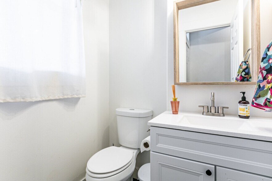 Building Photo - 14073 Chardonnay Way