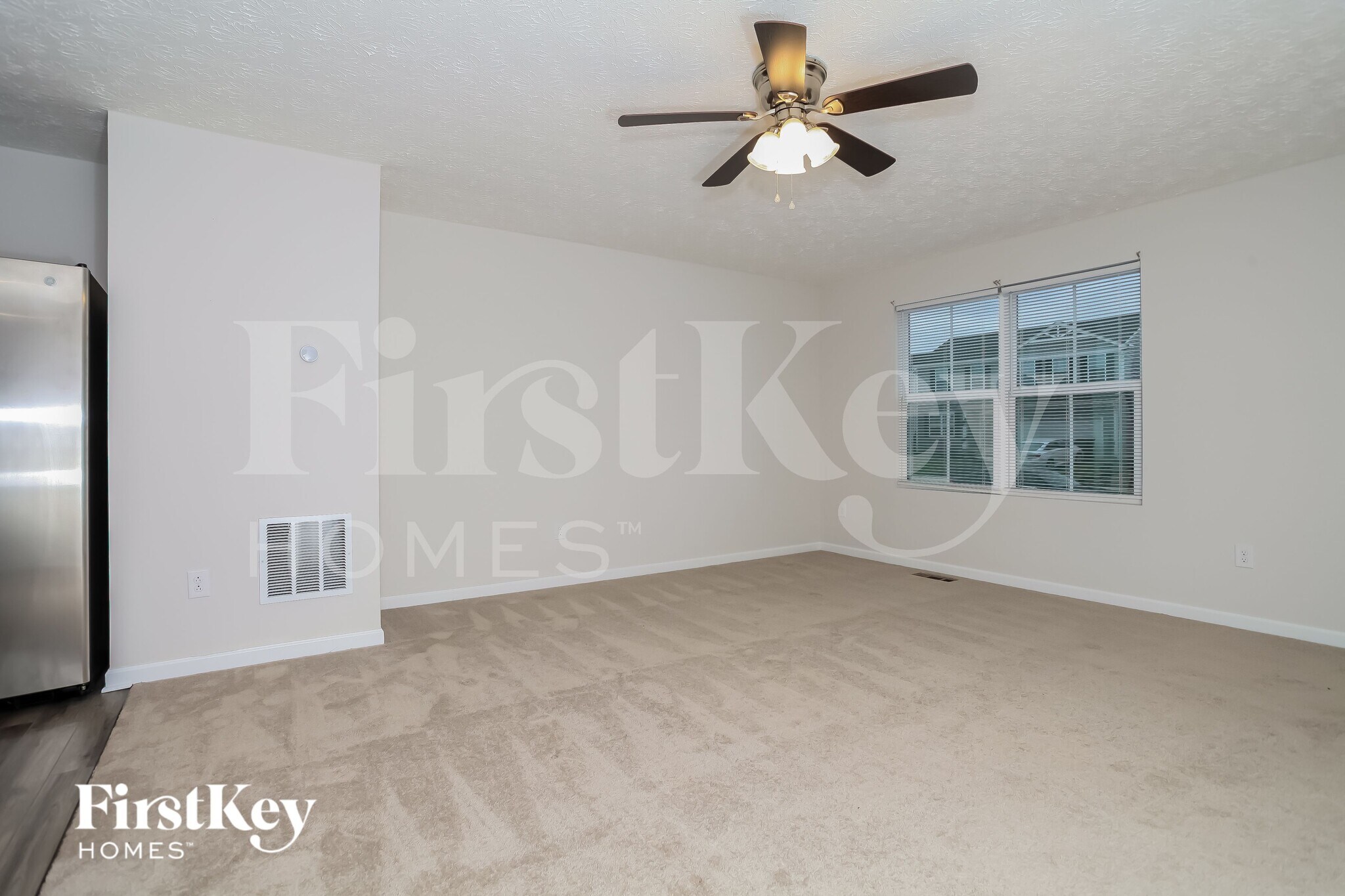 Building Photo - 1952 Lake Crest Dr