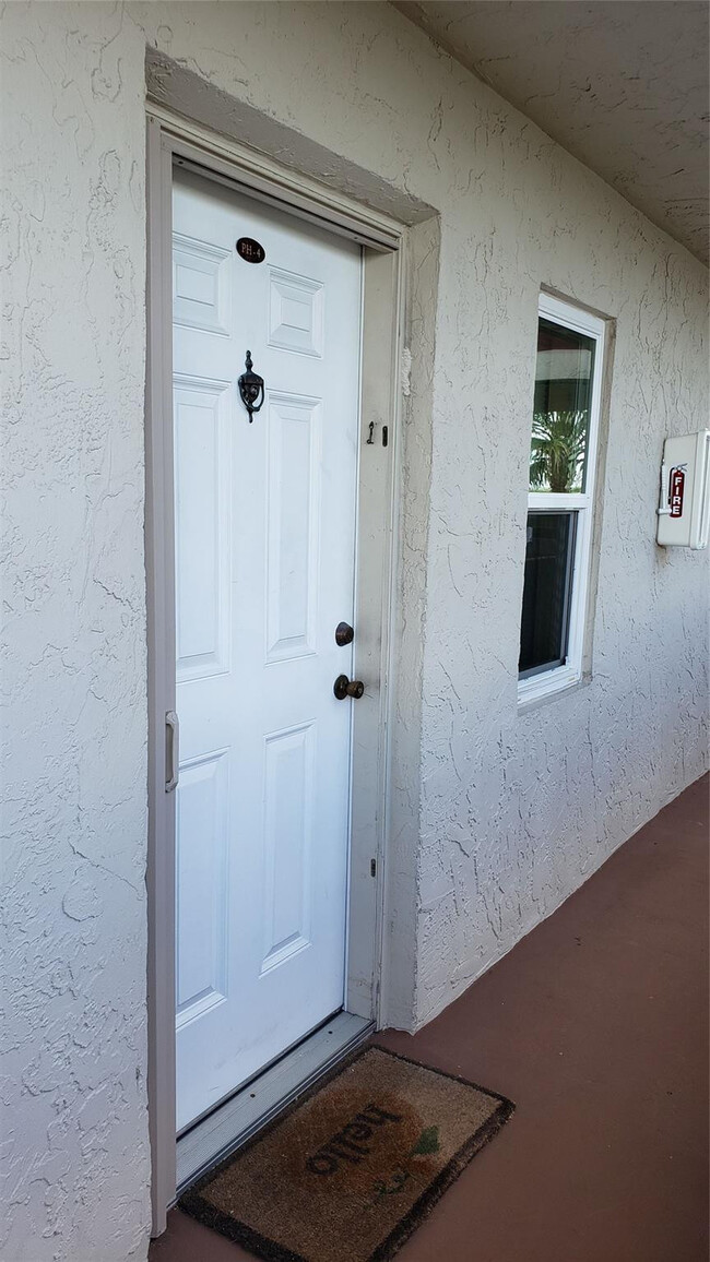 Building Photo - 2216 N Cypress Bend Dr