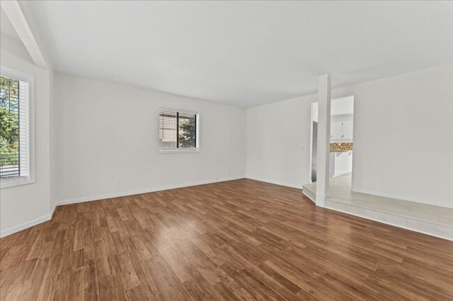 Building Photo - Beautifully Renovated 4-Bedroom, 2-Bath Ho...