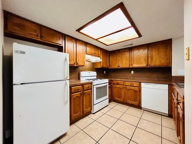 Building Photo - 12300 Deer Falls Dr