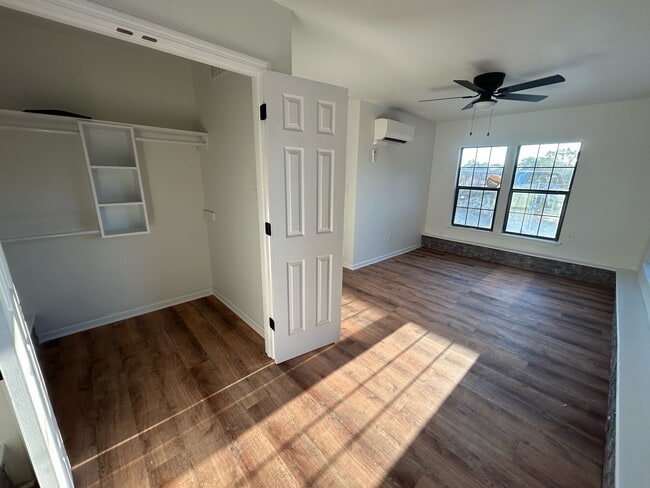 Building Photo - 923 McMath Ave