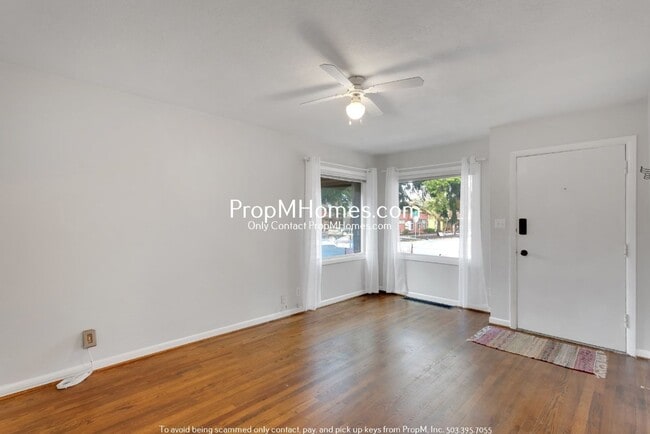 Building Photo - Charming Portsmouth Gem! W/D Included!