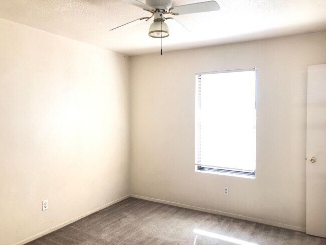 Building Photo - 1104 Leslie Cir