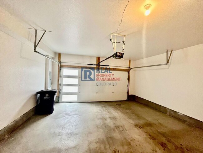 Building Photo - 2074 S Holly St