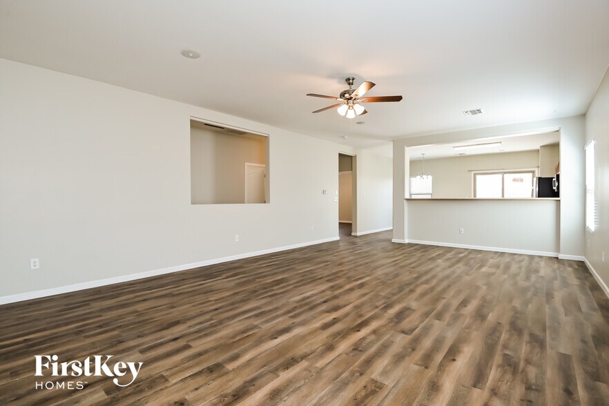 Building Photo - 11366 W Massey Dr