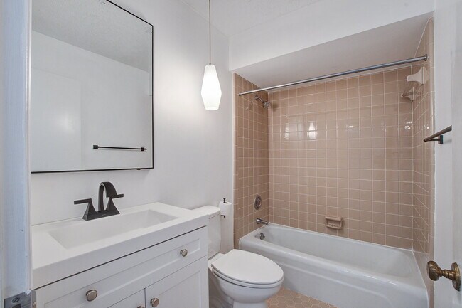 Building Photo - 1805 Chelwood Cir