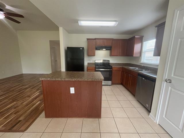 Building Photo - 10009 Iron Ridge Dr
