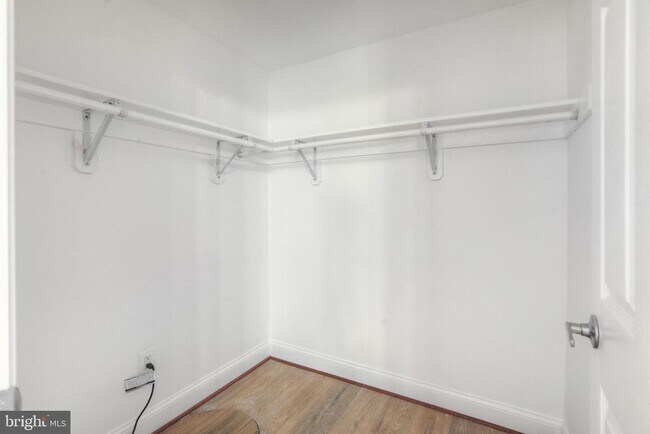 Building Photo - 812 Park Ave