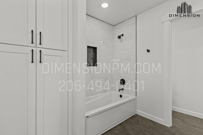 Building Photo - 605 Prospect Ave N