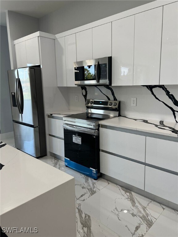 Building Photo - 813 Aiken Ave