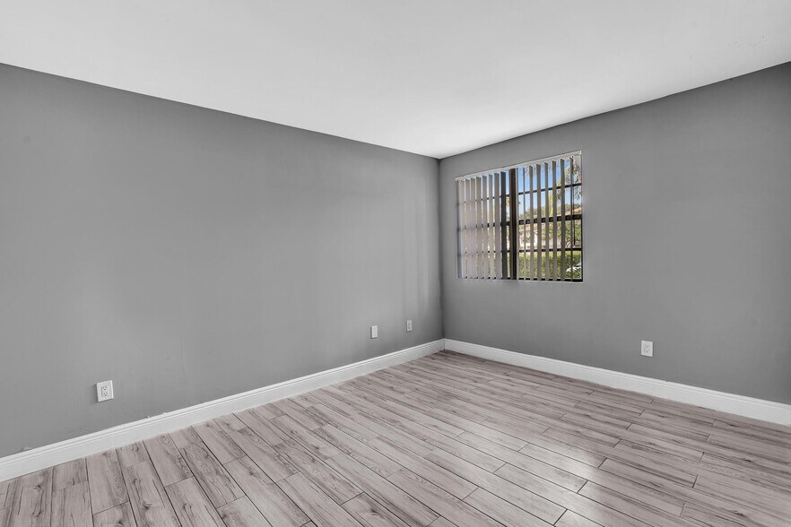 Building Photo - 1263 SW 46th Ave