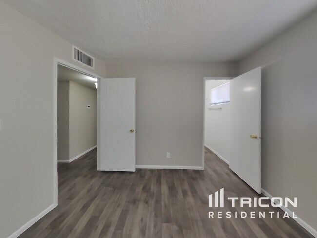 Building Photo - 1626 W Pepper Pl