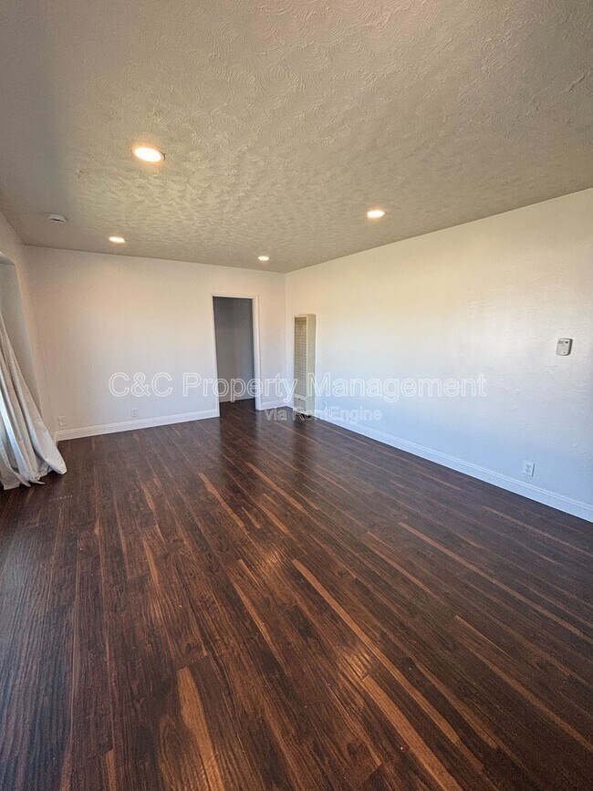 Building Photo - 1408 E 142nd St