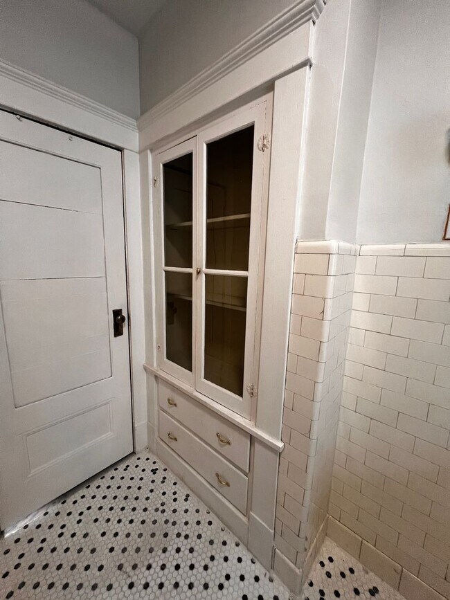 Building Photo - 64 Summit Ave