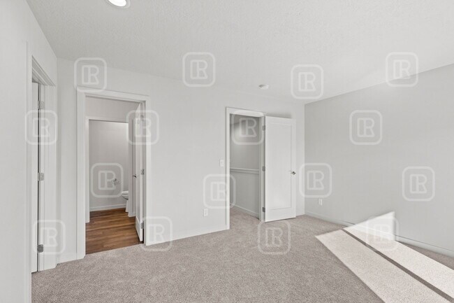 Building Photo - 224 Woodlawn Ln