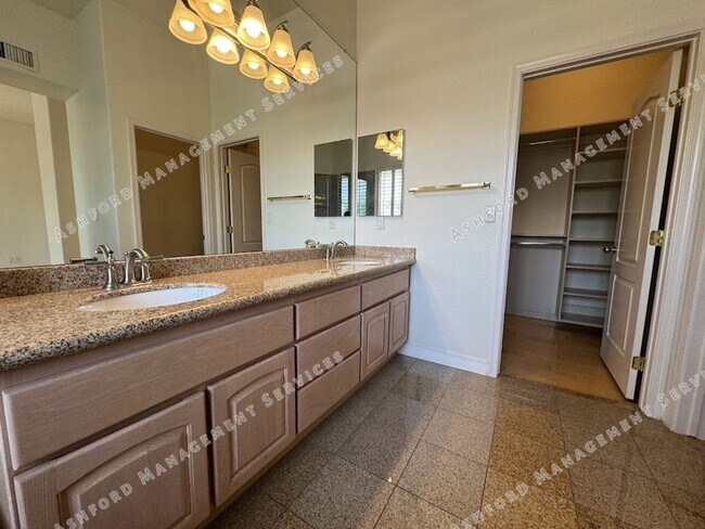 Building Photo - BEAUTIFUL 3 BEDROOM 3 BATHROOM HOME IN GAI...