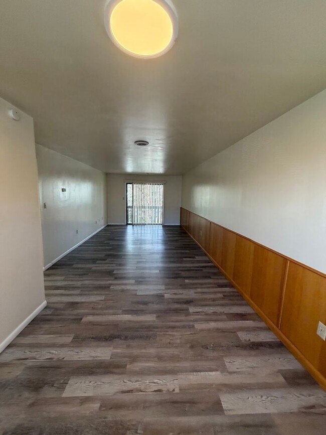 Building Photo - Newly updated 2nd floor Laurel Springs condo, Exeter Township