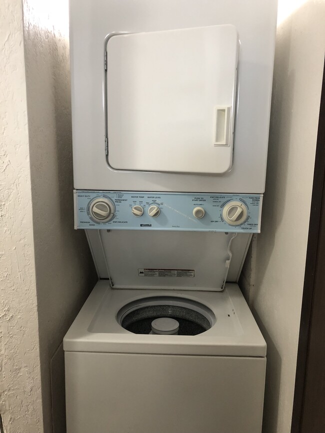 New Washer/Dryer since this photo - 2542 Date St