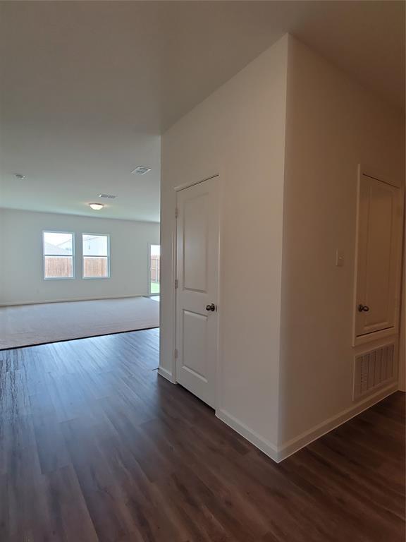 Building Photo - 712 Peach Tree Ln