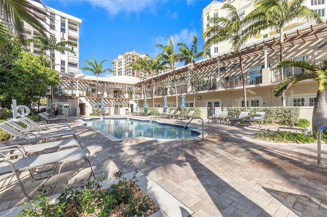 Building Photo - 2011 N Ocean Blvd