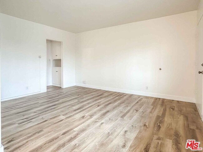 Building Photo - 2540 3rd Ave